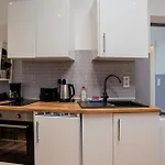 Central 2 Bedroom Flat In Trendy Area / Self Check-In