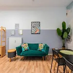 Central 2 Bedroom Flat In Trendy Area / Self Check-In
