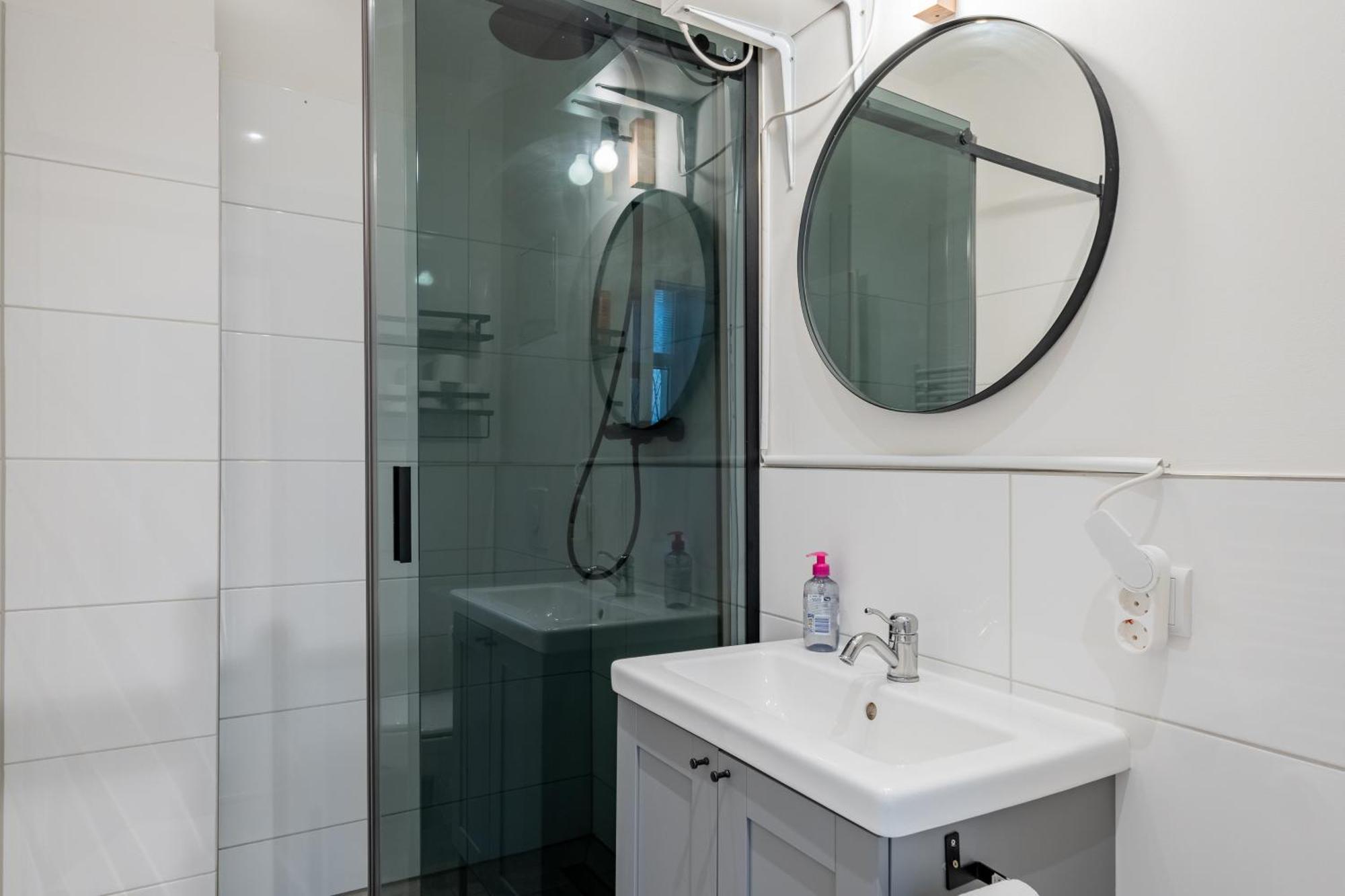 2 Bedroom Flat In Trendy Area / Self Check-in