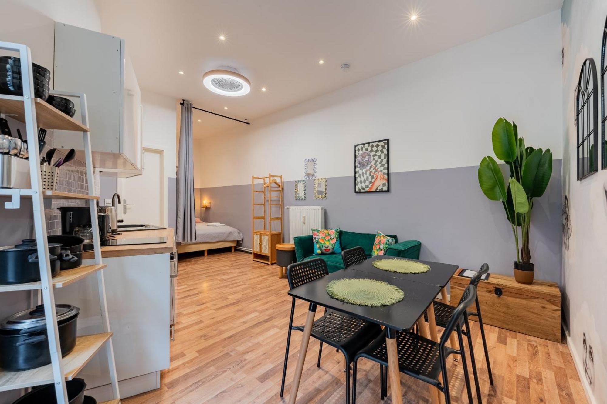 2 Bedroom Flat In Trendy Area / Self Check-in Berlino